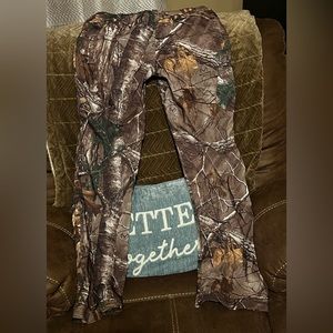 *Like New* Under Armour Ladies Hunting pants Size 4